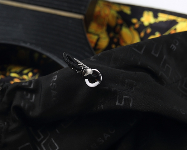 ブランドジャケット側面デザイン